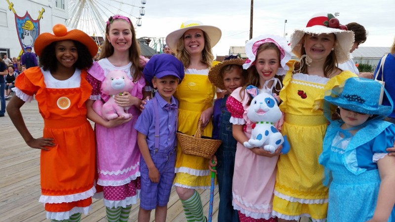 The colorfully costumed "Strawberry Shortcake Comes to Life" group of Middletown, N.J., supported Miss South Shore Fiona DiGennaro.