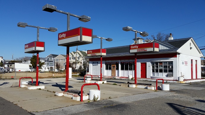 A former Getty is the last remaining abandoned gas station still standing along the Ninth Street corridor.