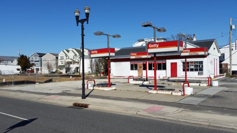 The abandoned old Getty gas station on Ninth Street is being eyed for redevelopment into landscaped green space.
