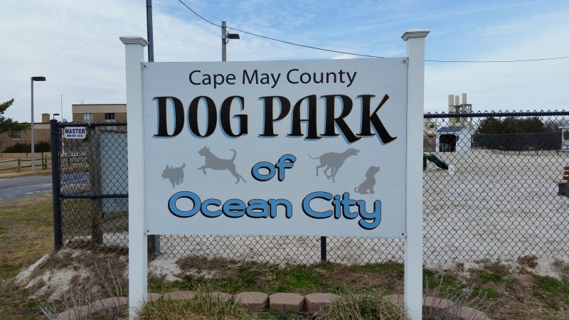 A large sign greets visitors to the park.